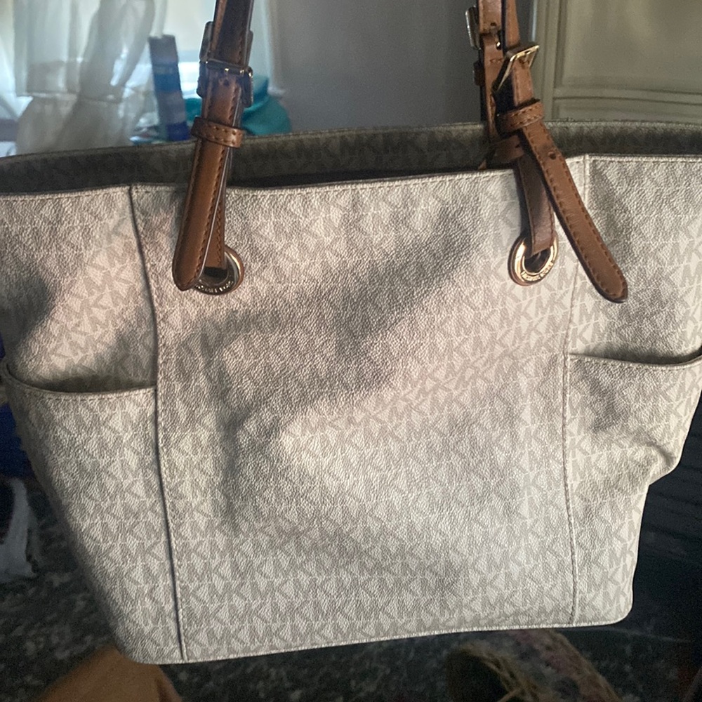 Michael Kors Vanilla jet set monogram tote